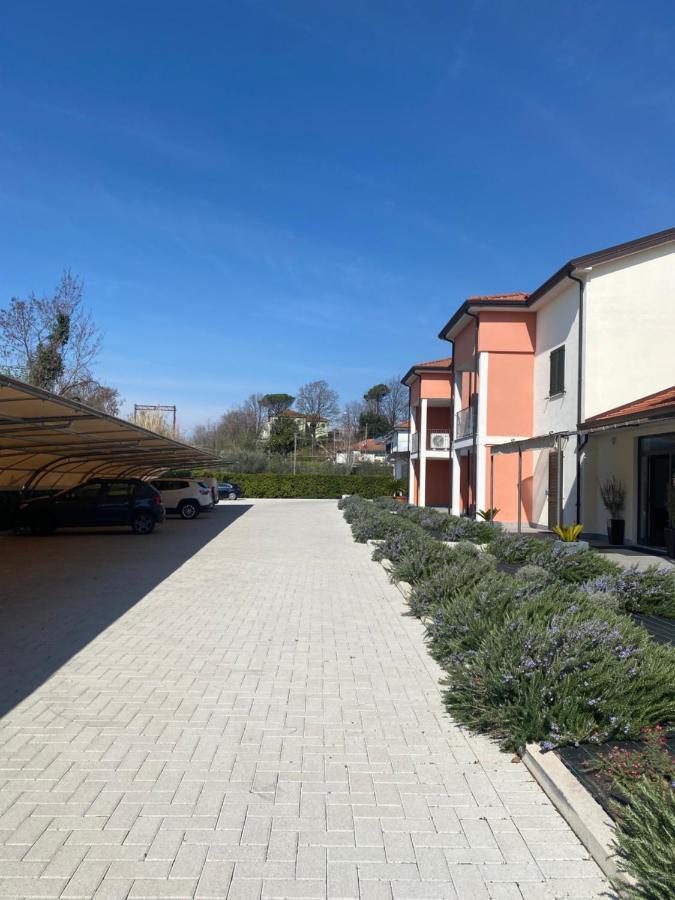 Rta La Pineta Aparthotel Sarzana Εξωτερικό φωτογραφία